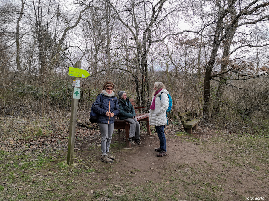 An und auf der Bambelbank mit Blick zum Otzberg