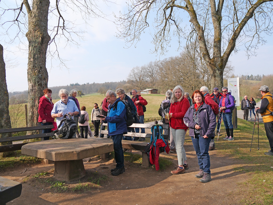 13km Wandergruppe am Steinernen Tisch auf der Adalbertshöhe