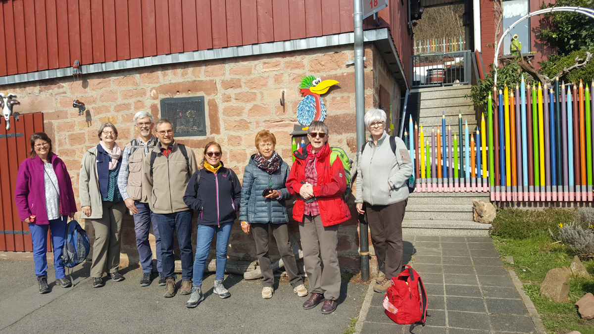 10km Gruppe am Buntstifthaus in Steinbach