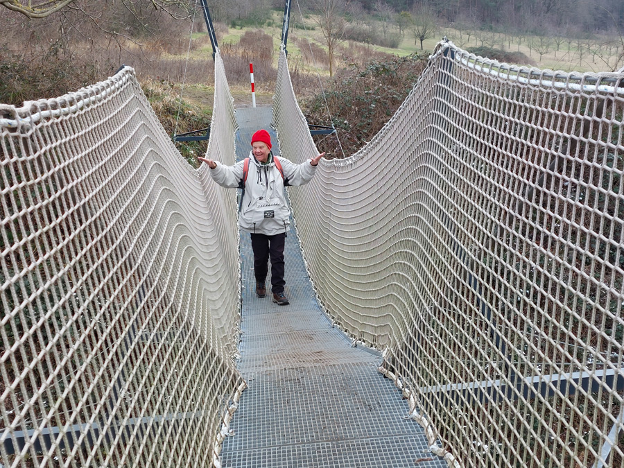 auf-der-Haengebruecke