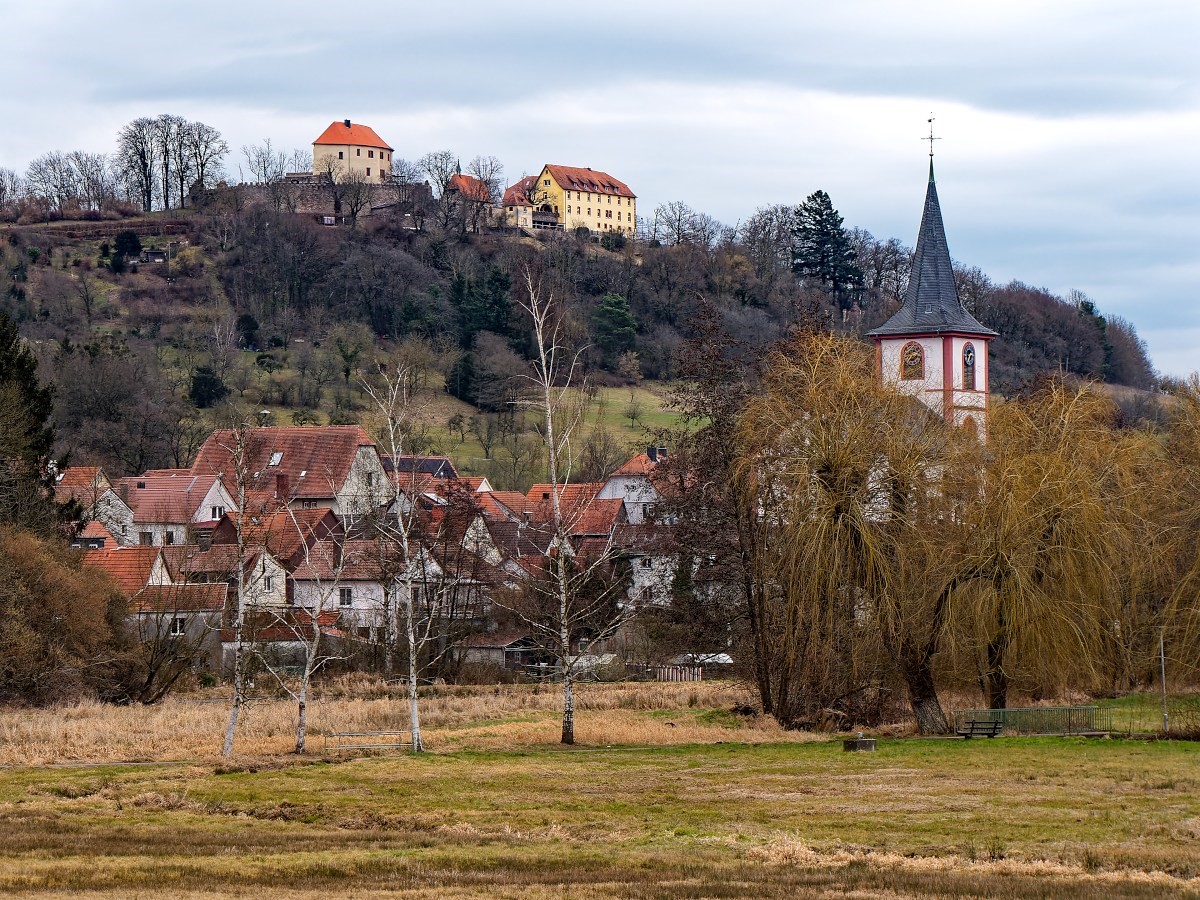 Schloss-Reichenberg-mit-Kirche