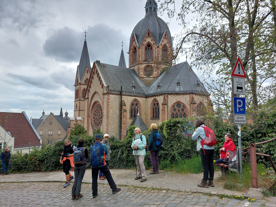 Gruppe1-am-Heppenheimer-Dom.jpg