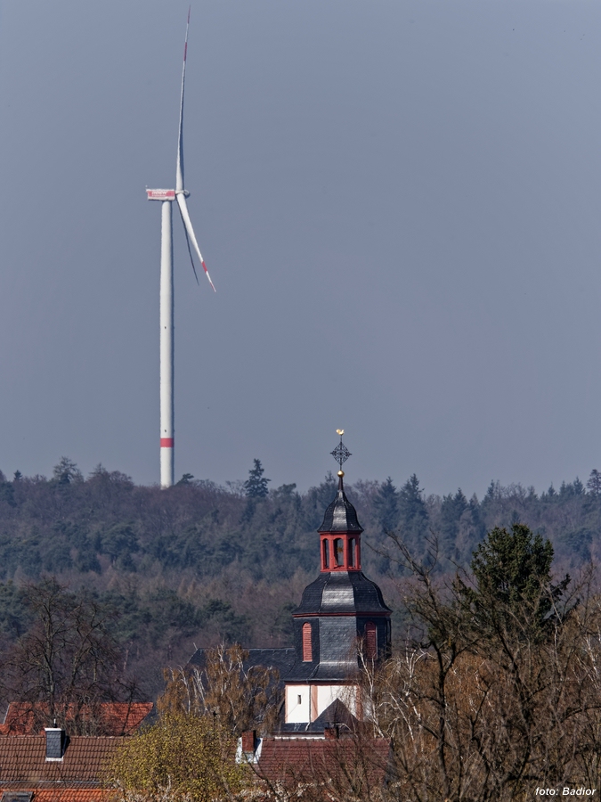 WindradGundernhausenKirche.jpg